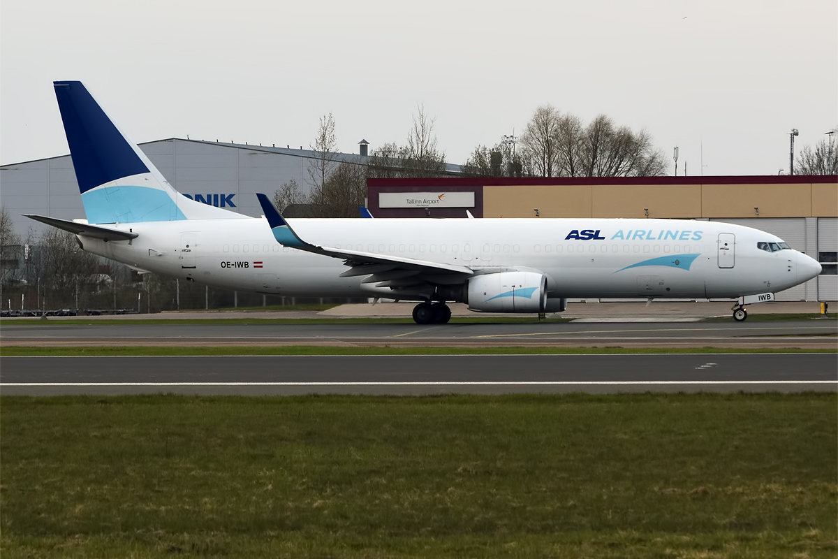 OE-IWB — B737