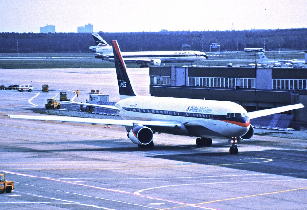 N194DN — B763